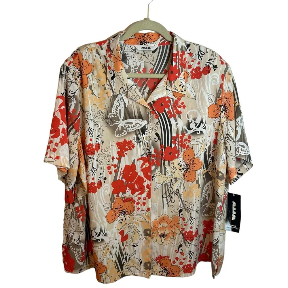 NWT ALIA FLORAL BUTTON FRONT BLOUSE